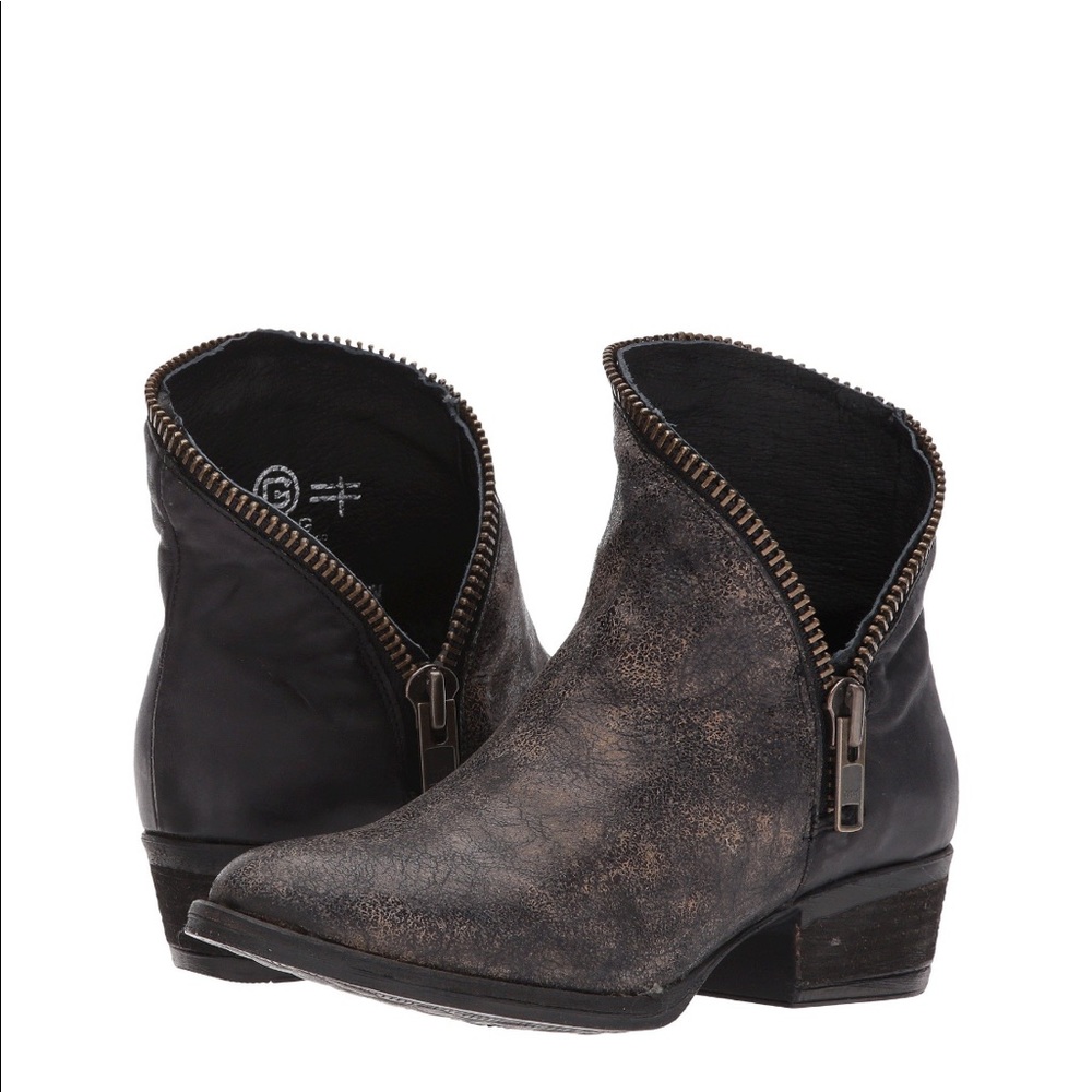 Corral Western distressed cowboy boots ankle bootie.